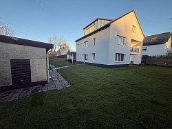 Verlegung von 300 Quadratmetern Rollrasen.